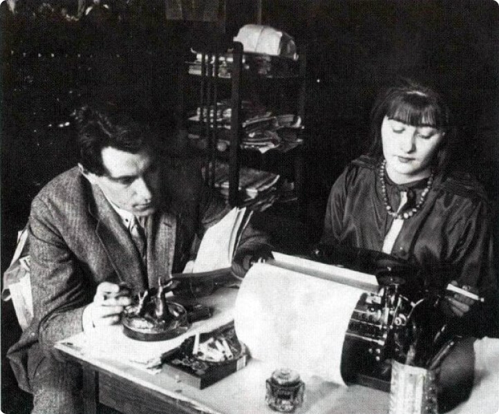 Валентин и Анна Катаевы. Москва. Мыльников переулок. 1924